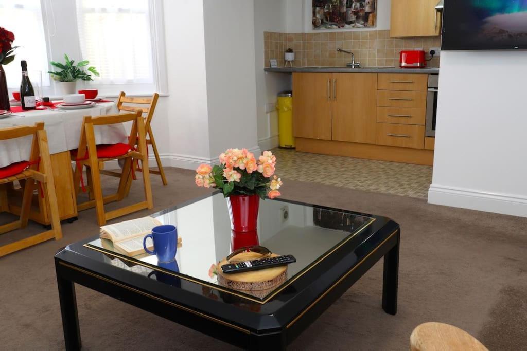 New Sunset Square Eastbourne 2 Bed Apartment, Long Stay Welcome Exterior foto